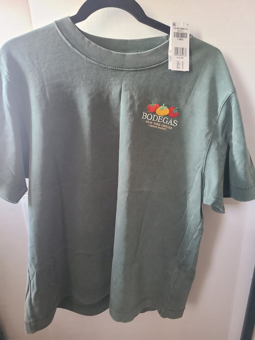 Abercrombie & Fitch Bodegas New York Grocer Embroidered T-Shirt – Green – XS